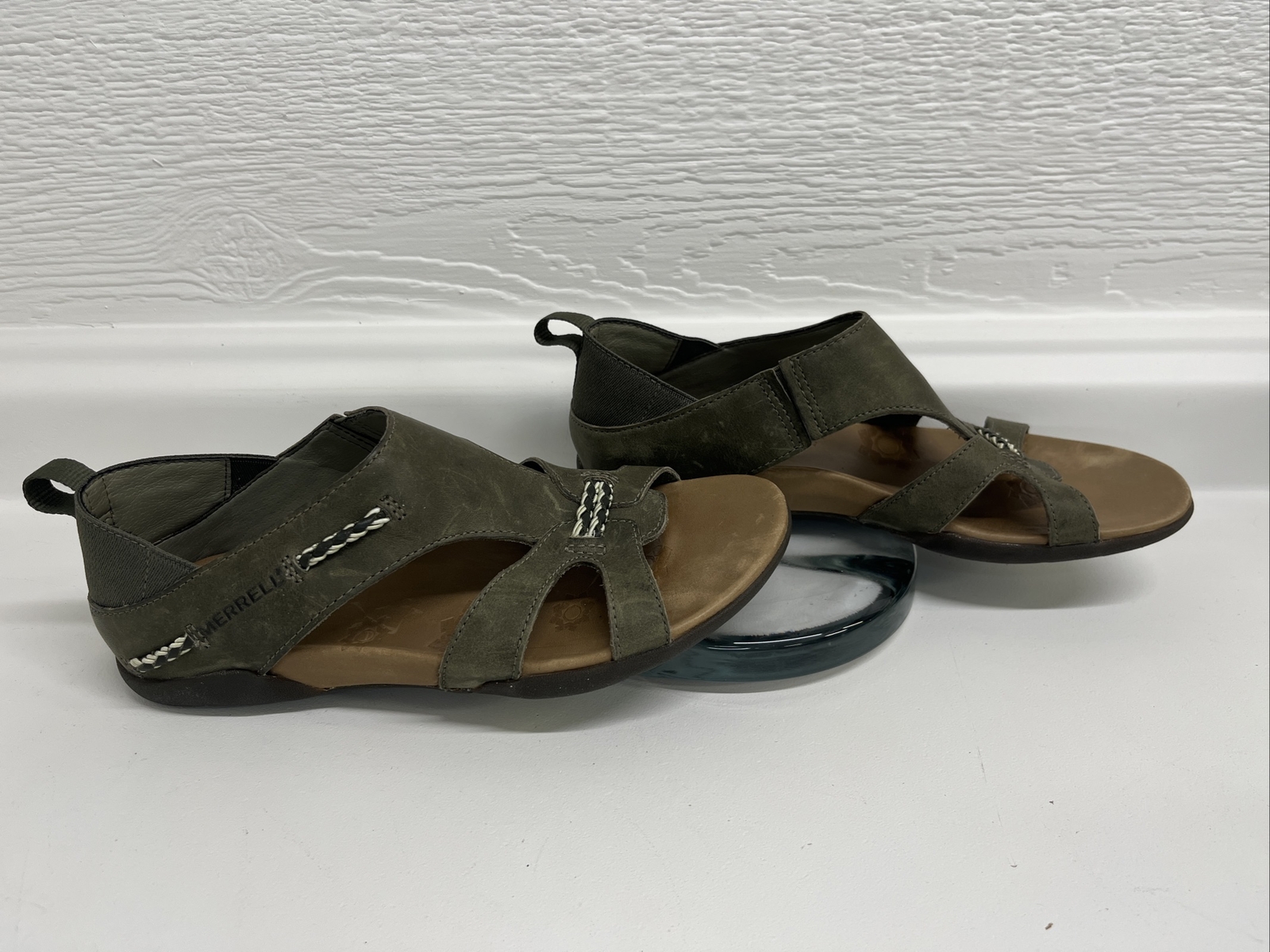 Sandali da donna MERRELL lino oliva taglia 6 pelle punta aperta J89350 ottime condizioni