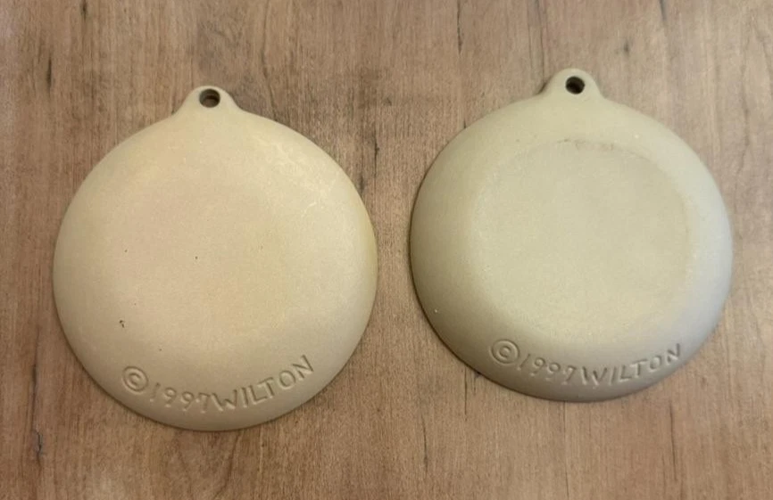 Juego de adornos redondos vintage Wilton 1997 moldes de galletas de cerámica copo de nieve estrellas de luna Foto 2 de 4