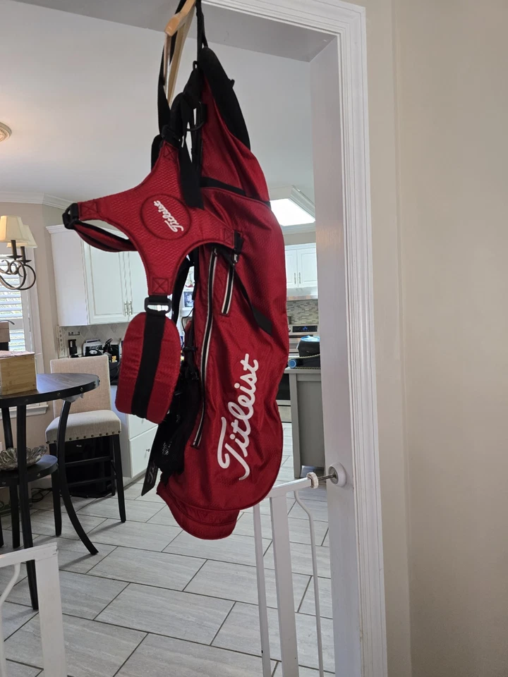 Titleist Carry Golf Bag 2-way Devider, Red & Black, Gently Used - Image 2 of 4
