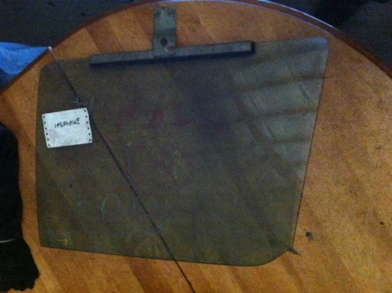 Puerta delantera izquierda Fiat Strada 79-82 cristal transparente Foto 2 de 4