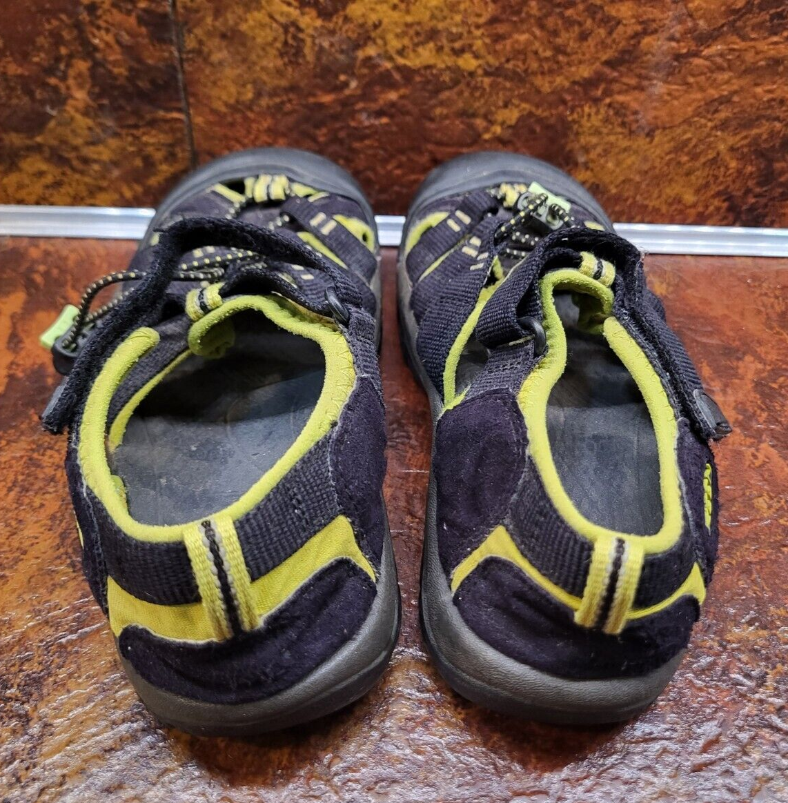 Sandalo Keen Big Kids impermeabile taglia 3 nero escursione attiva pizzo rapido