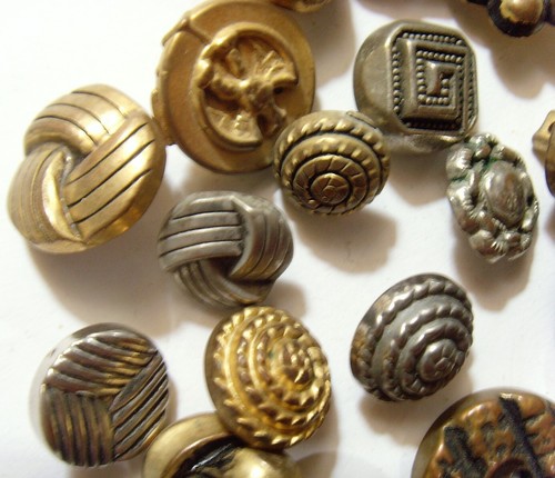 27 vintage antique early plastic collector buttons lot heraldic uniform 52369 - Picture 6 of 8