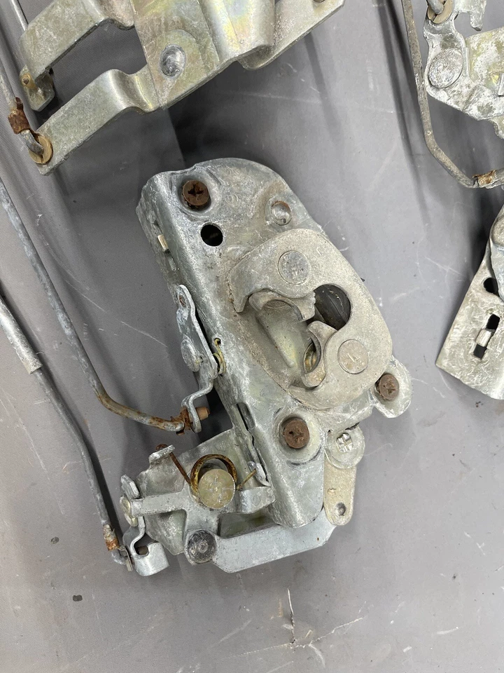 Ford Galaxie 1963 1964 4 puertas pestillos con varillas Mercury Parklane Marauder OEM Foto 2 de 4