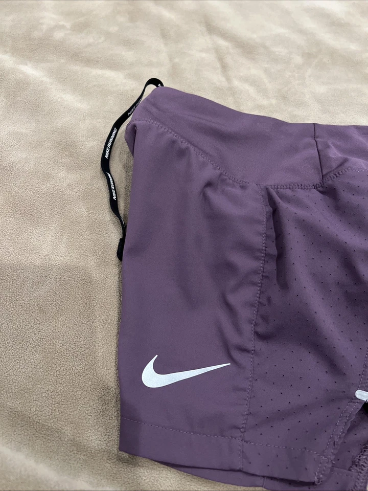 Pantalones Cortos de Correr Nike Eclipse 3" Para Mujer en Color Ciruela Pequeños Foto 3 de 4