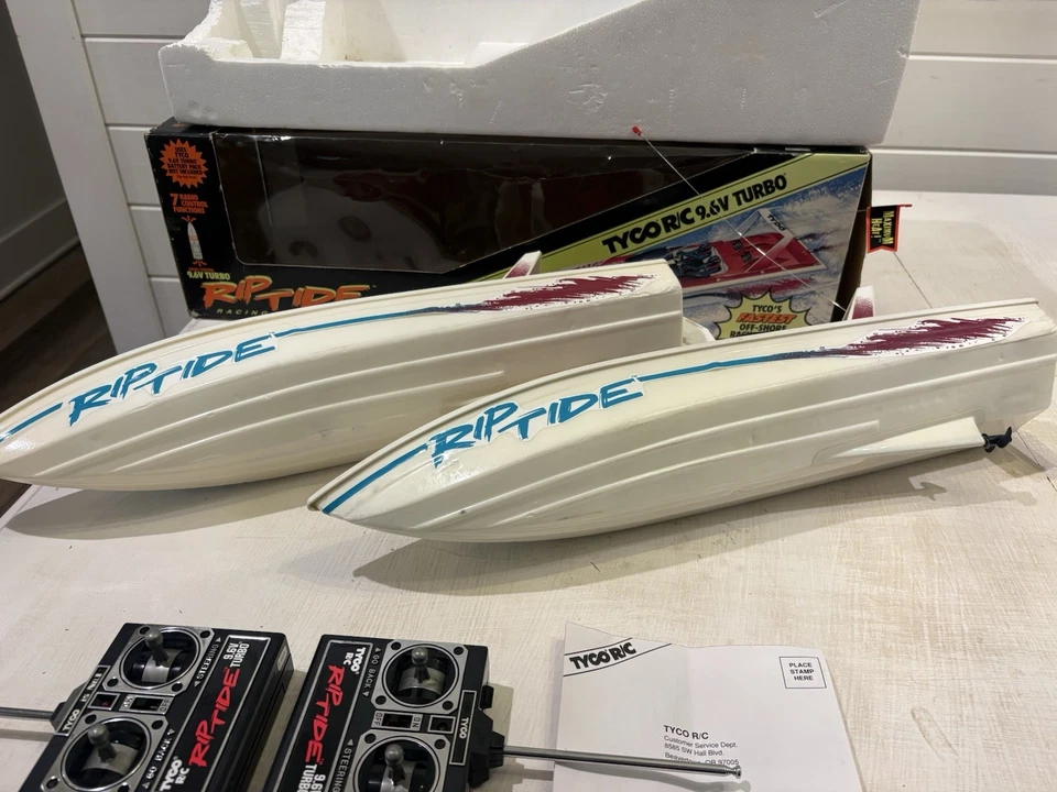 2 Tyco 9.6v RipTide Racing RC Boats. One Fully Functional And One Powers On. - Image 4 of 4