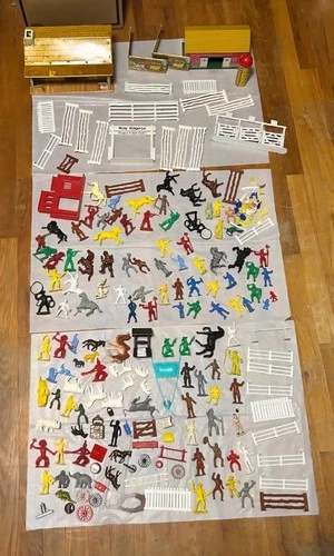 VTG 1950-1960 OHIO ART, Marx, And Others Pieces Huge Lot