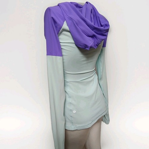 Lululemon Women's Size 4 Athletic Sweatshirt Thumbhole Light Weight Hooded