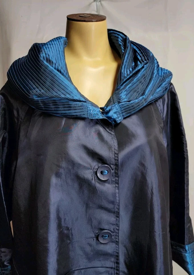 UBU Reversible Iridescent Pleated Hood Raincoat Button Front Navy Teal Sz PS - Image 3 of 4
