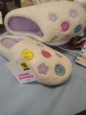 Women  s Size S 5/6 Multicolor Smiley Comfy Cozy Slippers