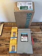 SIEMENS Outdoor 30Amp Fused Disconnect Box