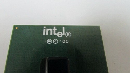 INTEL SL46U Intel Celeron 600MHz PROCESSOR 600/128/66/1.5V CPU - USA Seller - Picture 3 of 8