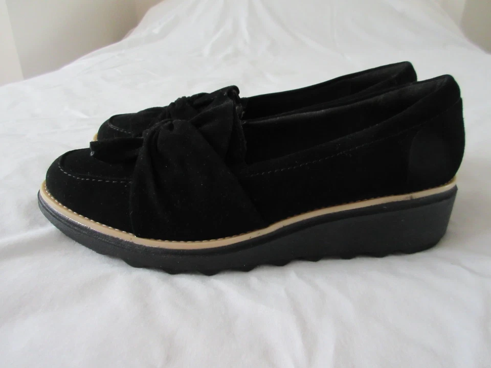 CLARKS ULTIMATE COMFORT COLLECTION SHARON DASHER BLACK SUEDE LOAFERS 4D - Image 3 of 4