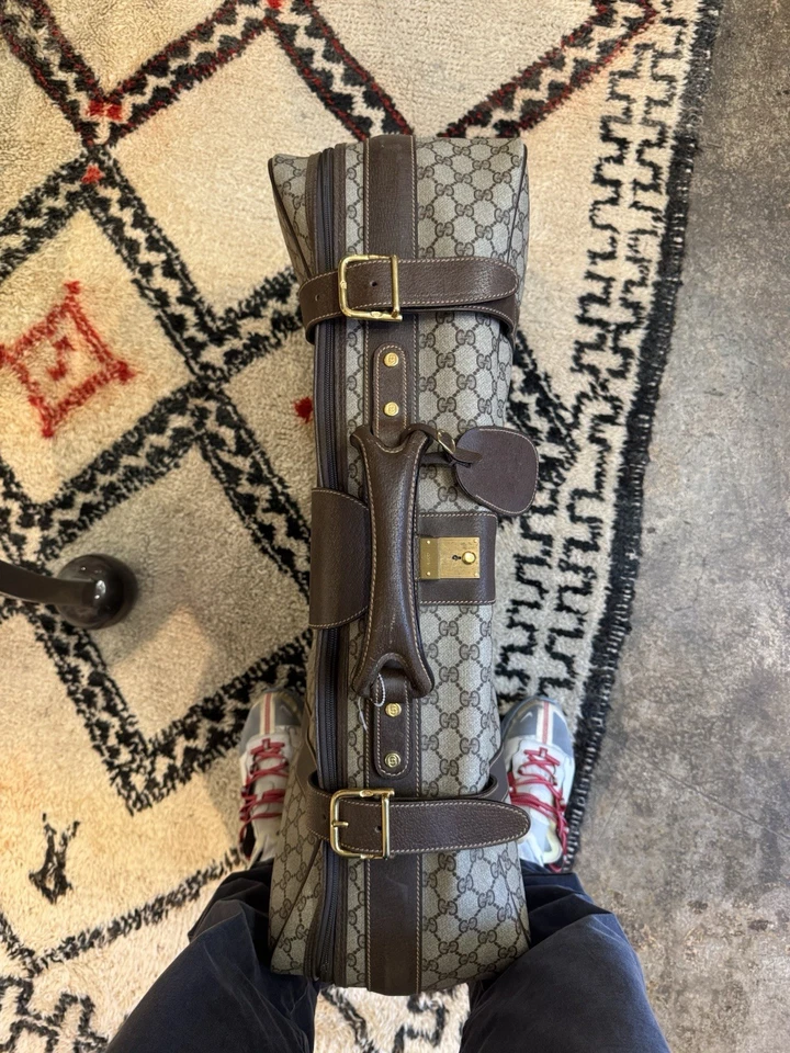 Bolsa de viaje GUCCI x Globe Trotter GG Supreme Foto 2 de 4