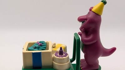 Vintage 1993 Barney & Friends Kid Dimension Push Toy with Baby Bop Party Cake
