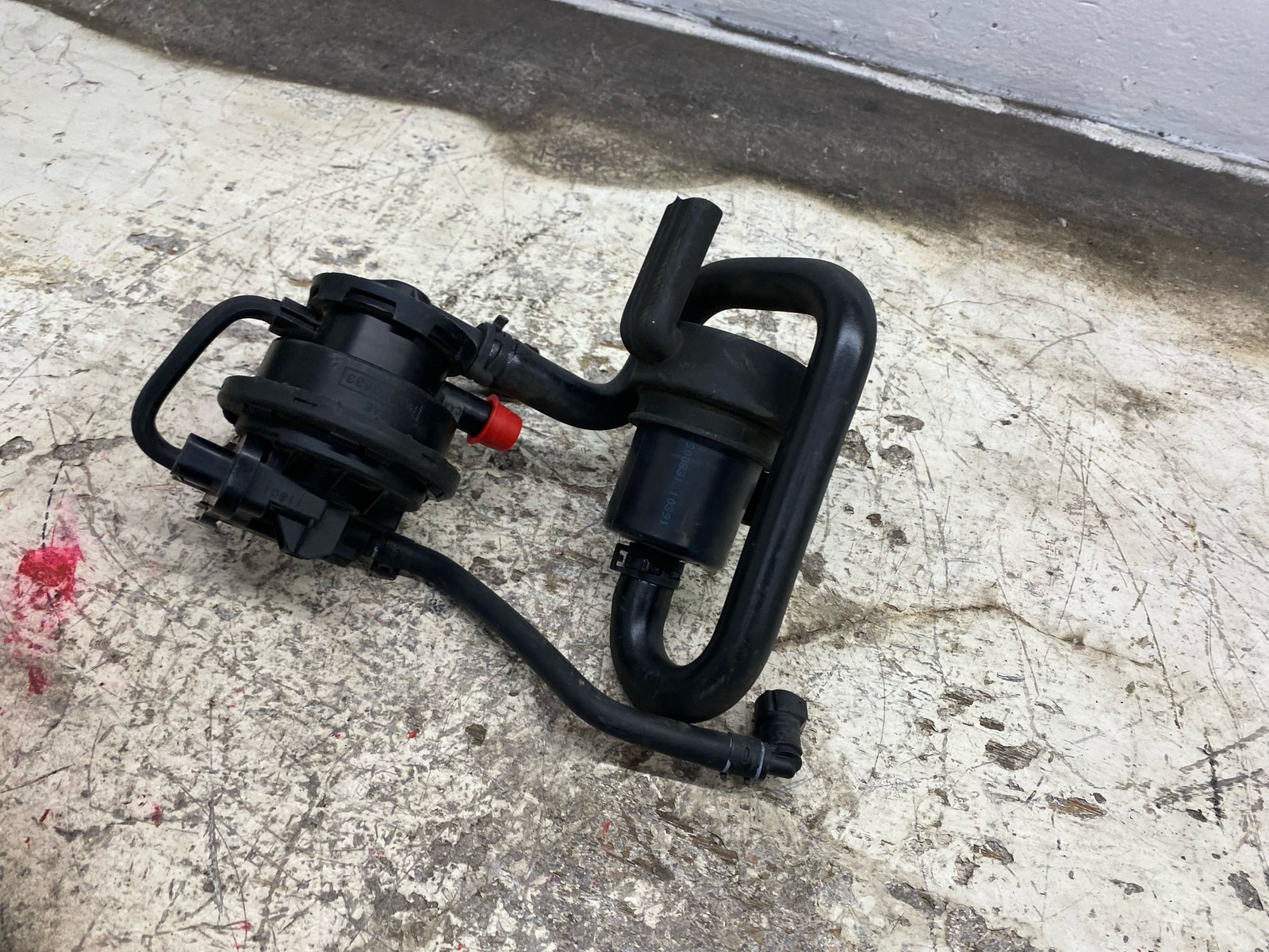 2010-2020 BENTLEY MULSANNE OEM 6.8L RWD EVAPORATIVE EVAPORATER PUMP VALVE SET