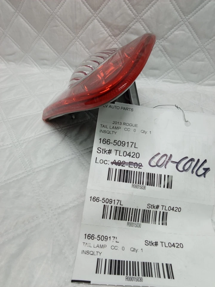 Lámpara de freno halógena interior lado izquierdo Nissan Rogue Select OEM 09-15 Foto 3 de 4