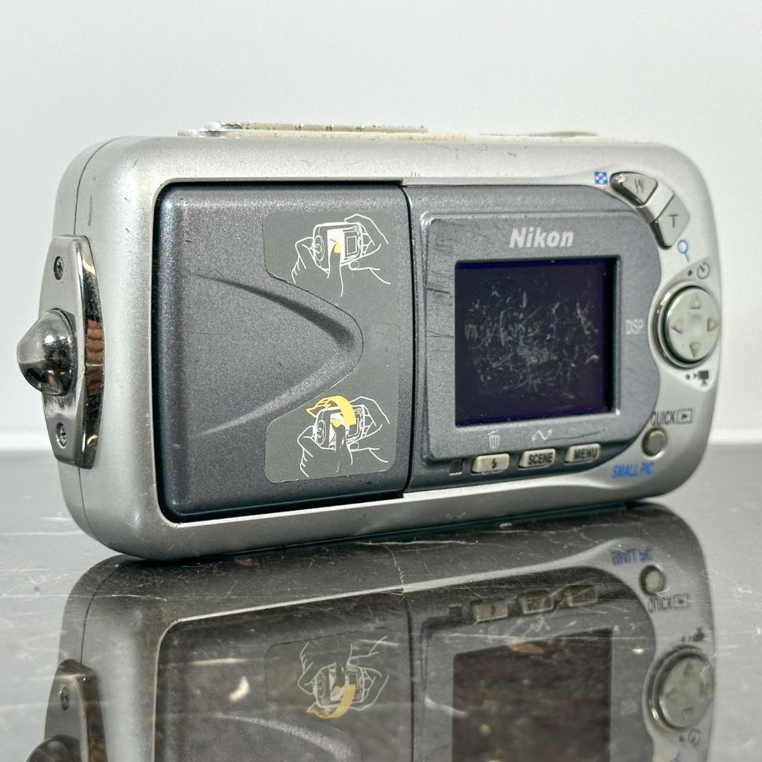 【スマホ転送セット付き】Nikon COOLPIX 3500 レトロコンデジ Nikon Coolpix 3500 Retro Compact Digital Camera with