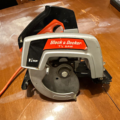 Black & Decker U-131 7-1/4 in Corded Electric Circular Saw 115V No Battery