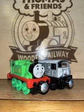 OLIVER & TOAD ! THOMAS FRIENDS TRAIN Diecast 2013 TAKE ALONG N PLAY GWR #11