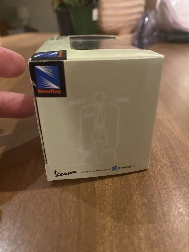 New Ray 1:32 Diecast Piaggio VESPA 125 6 Giorni (1952 ) - New In Box - Image 4 of 4