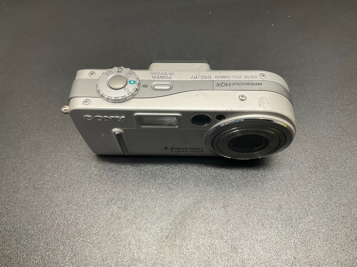 Vintage Sony Cyber-shot DSC-P72 DSC-P7 3.2MP Digital Camera 3x
