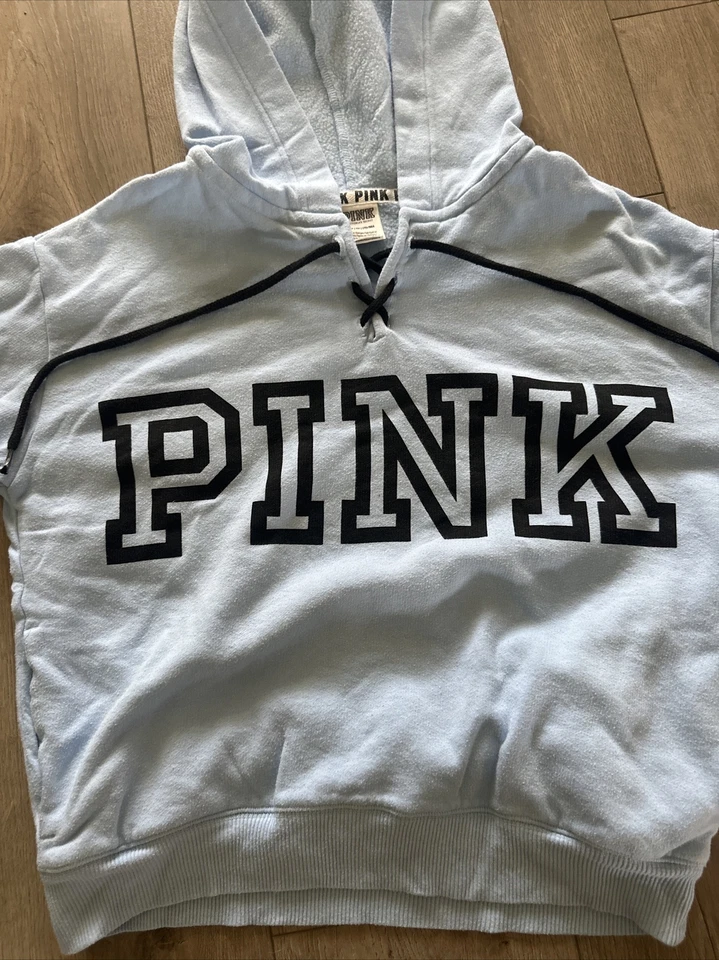 РОЗОВЫЙ VICTORIA SECRET УКОРОЧЕННЫЙ ТОЛСТОВКА С КАПЮШОНОМ ТОЛСТОВКА ЛОГОТИП СИНИЙ ГАЛСТУК КРАСИТЕЛЬ ПУЛОВЕР размер S - Изображение 3 из 3
