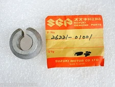 Suzuki NOS NEW 26221-01001 Return Spring Guide 50M 805