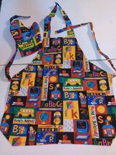 NEW kids APRON school House Print And Oven Mitt. Handmade Med- Large 8-14