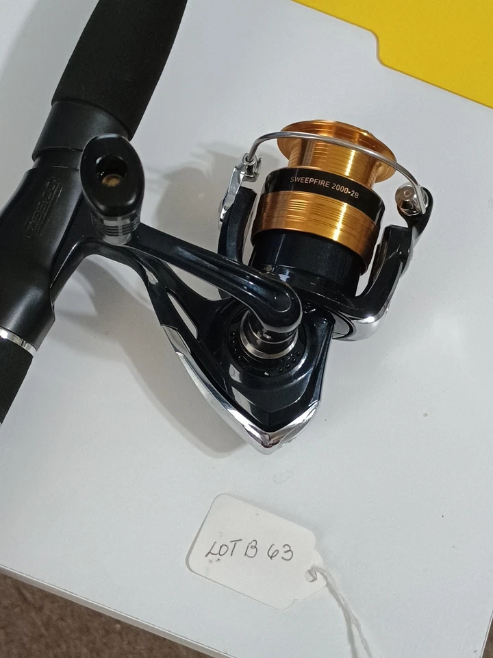 Nueva caña de pescar giratoria Zebco Annihilator 7' mediana 6-15 lb y carrete Daiwa Foto 2 de 4