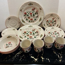 20 PC Jamestown China " The Joy of Christmas "  Dinnerware Set ~ Excellent cond!