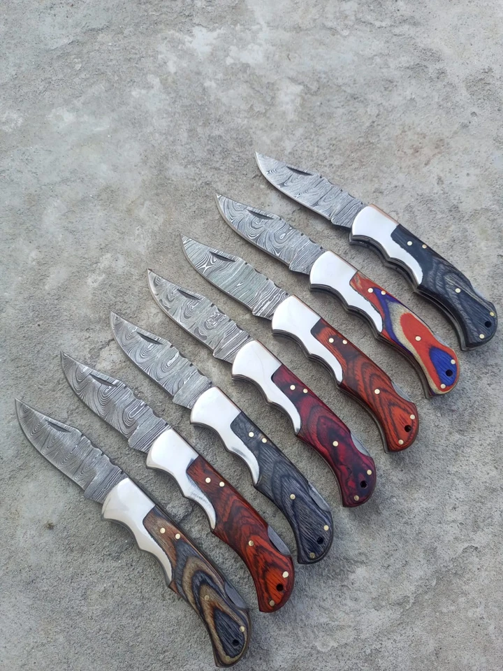 Navaja de bolsillo de acero Damasco hecha a mano 30 personalizada con funda Foto 2 de 4