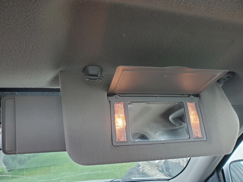 Para-sol iluminado cinza claro 2000 2001 2002 2003 2004 Chevrolet Impala fabricante de equipamento original - Imagem 4 de 4