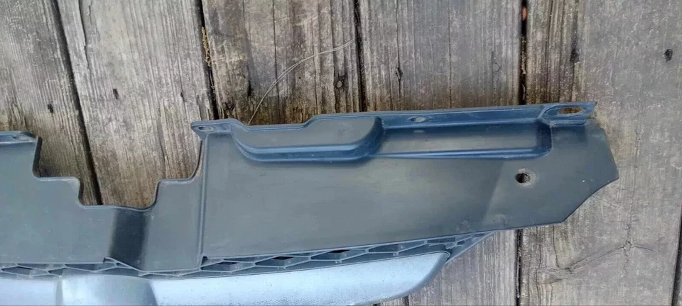 2003 - 2005 Kia Rio grade grade grade emblema radiador com logotipo emblema centro frontal fabricante de equipamento original - Imagem 4 de 4