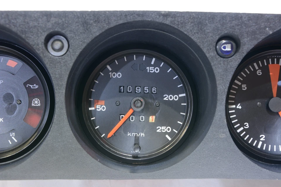 Porsche 924 early Instrument Gauge Cluster Speedometer Tachometer Tacho + Wiring - Image 3 of 4