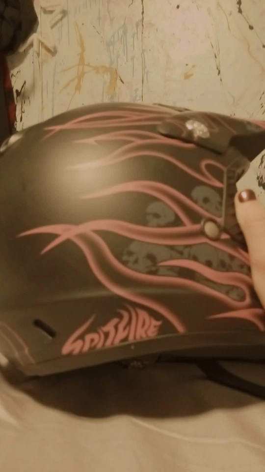 PINK!!! SCORPION SPITFIRE  MOTOCROSSHELMET. RARE!. ~7,1/8 by 7,1/4~.▪︎57-58 CM - Image 3 of 4