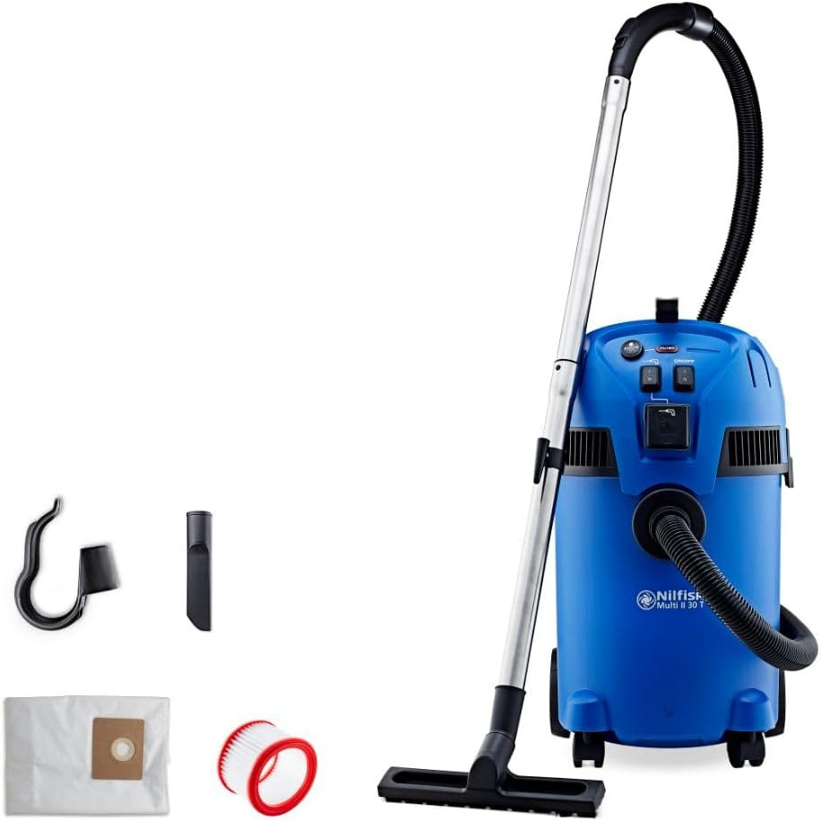 Aspirateur eau et poussière 30 litres avec prise outillage pour chantier atelier et garage