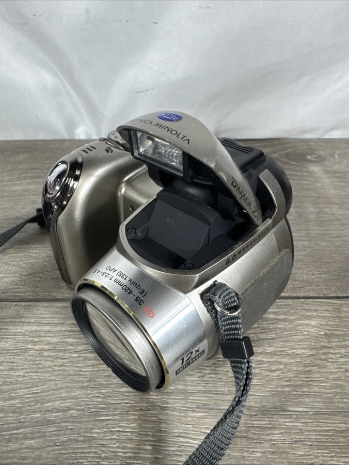 Konica Minolta DiMAGE Z6 6.0MP Digital Camera Silver Accessories Included Tested - Image 4 of 4