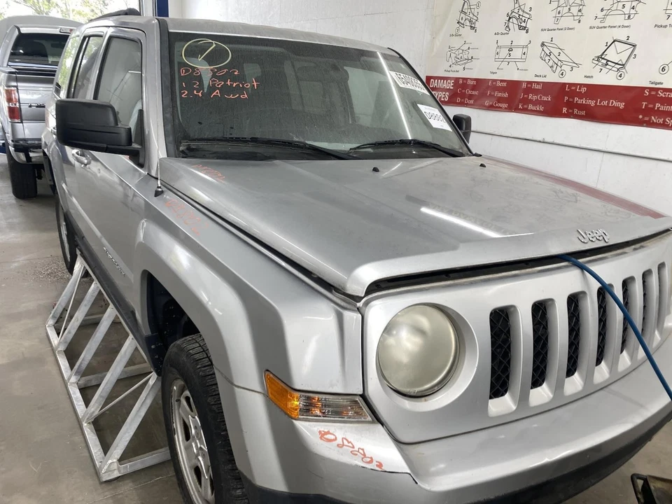 Used Turn Signal / Parking Light Assembly fits: 2012 Jeep Patriot Park Lamp-Turn - Image 2 of 4