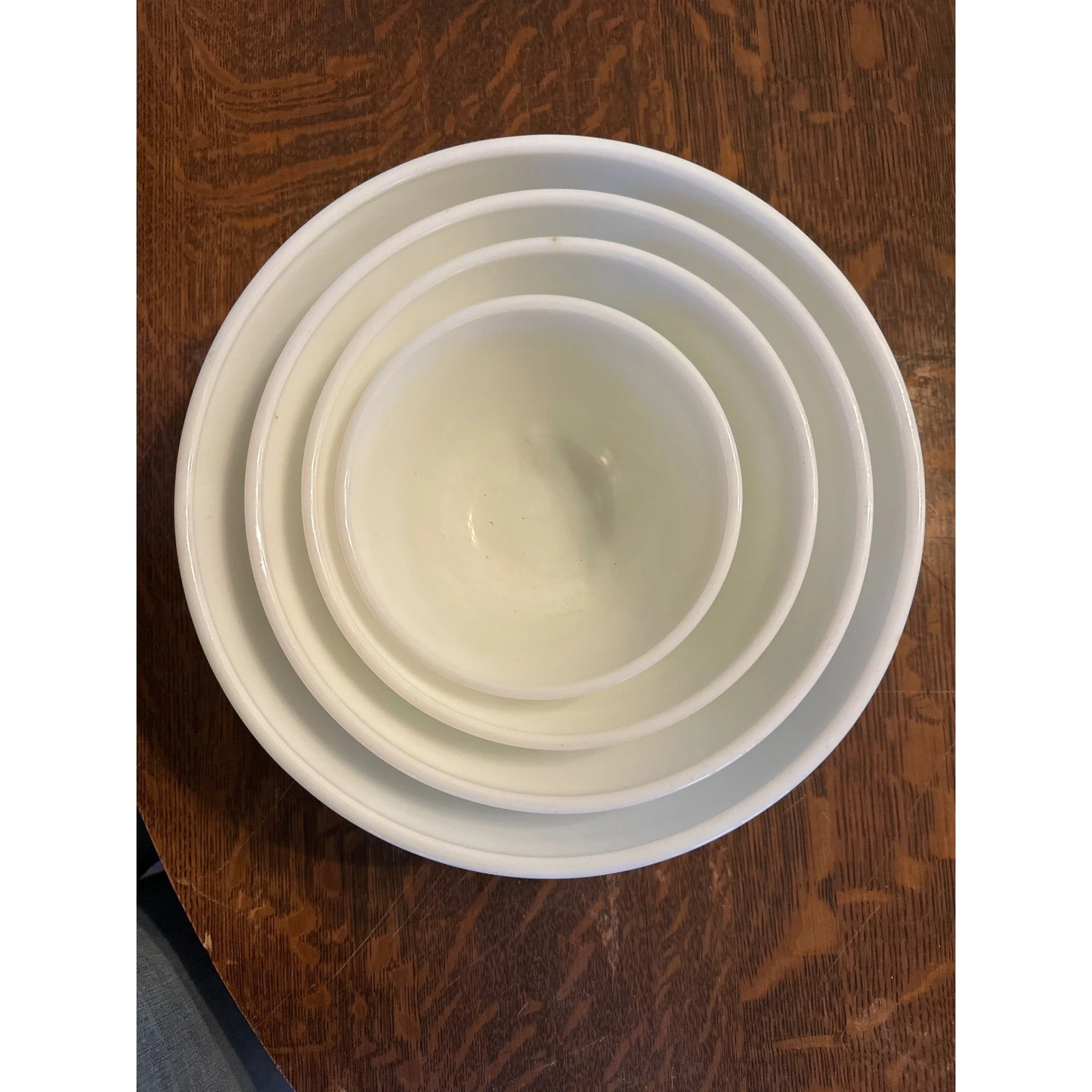 Vintage Pyrex White Milk Glass Nesting Mixing Bowl Set 4 Piece 401 402 403 404
Opens in a new window