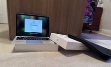 Apple MacBook Air with Box no sales outside USA