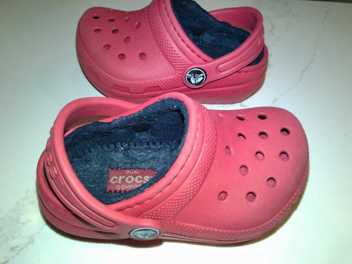 toddler's red Crocs Classic clogs navy lining size C6 near-perfect condition!