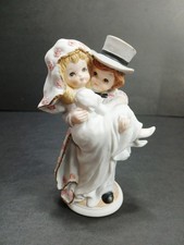 1987 Lefton Hand Painted Porcelain Bride Groom Figurine 5" tall 06372