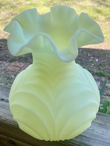 GENUINE gLoWiNg FENTON Satin Finish Custard Uranium Drapery Design Vase Glass 8”