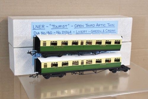 COMET MODELS KIT GEBAUT LNER GRÜN CREME TOURIST ARTIC ZWILLING OFFEN 3. BUS 21264 | Zustand: Used