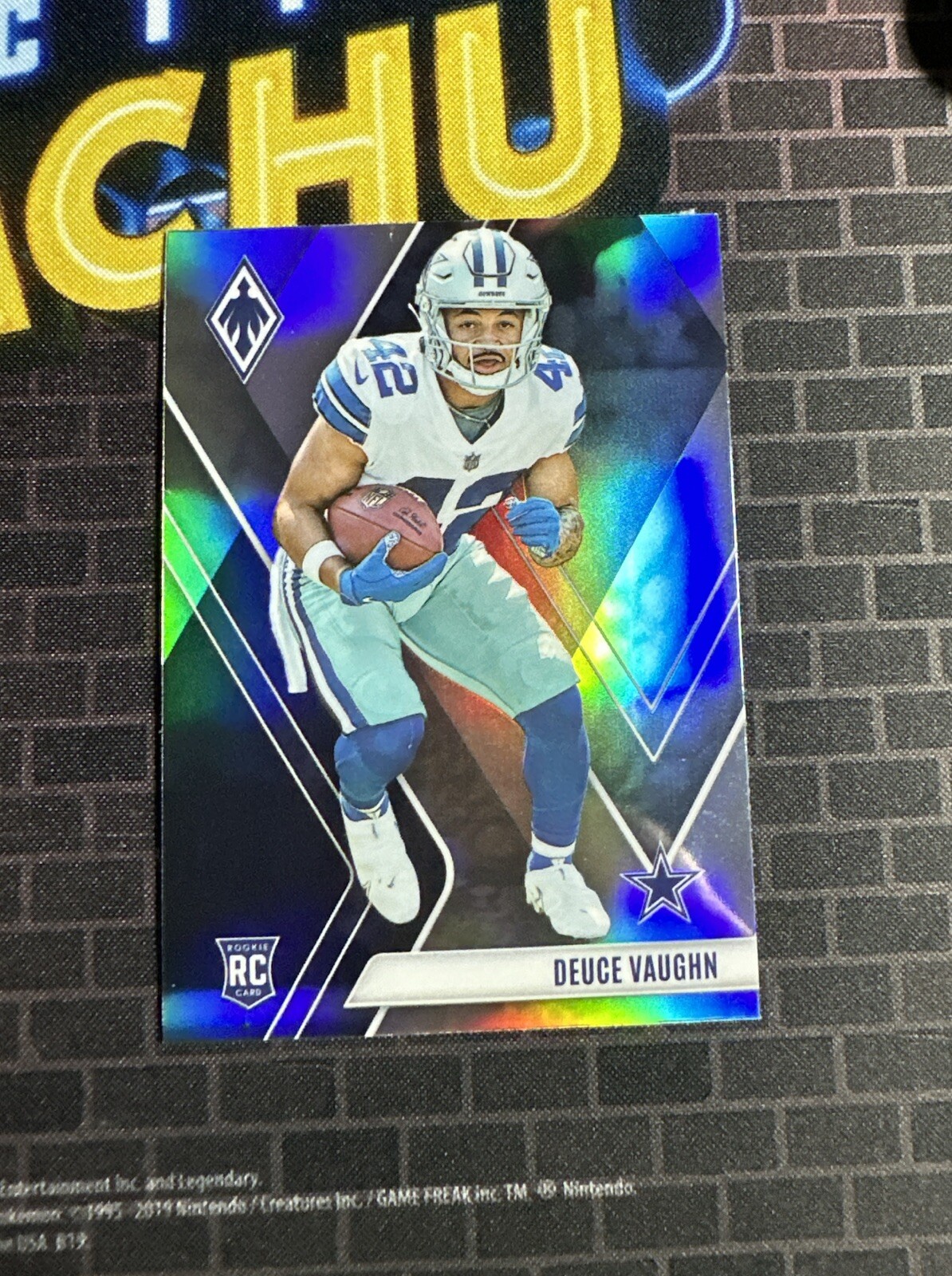 2023 Panini Phoenix - Silver Seismic #134 Deuce Vaughn (RC) 🔥🔥🔥