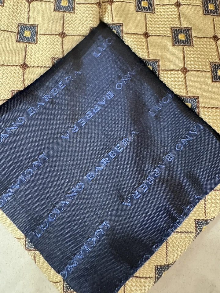 Corbata para hombre Luciano Barbera ladrillo beige borgoña cuadrada geométrica seda $215 Foto 4 de 4