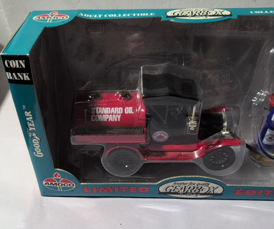1918 FORD MODEL T RUNABOUT + WAYNE GEARBOX AMOCO GAS PUMP DIECAST COIN BANK - Image 4 of 4