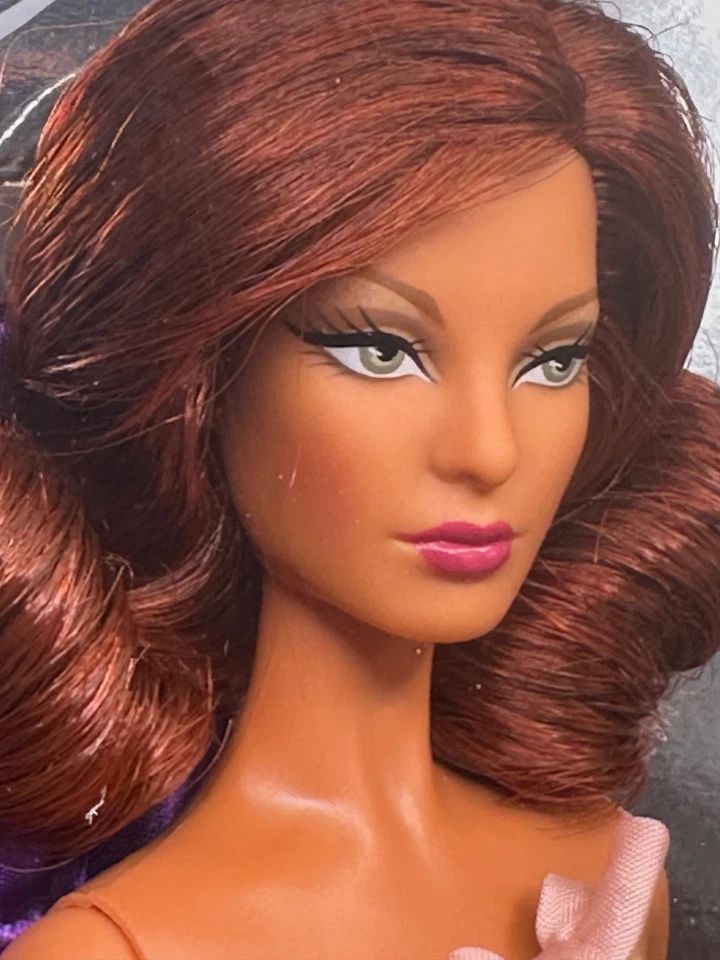 Barbie Collector 2009 “Anémona Barbie de Christian Louboutin” #R4487 *Sin usar, en caja original* Foto 3 de 4