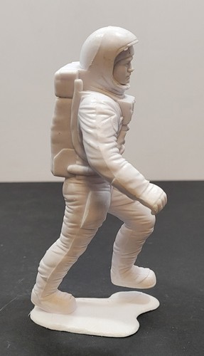 Vtg Louis Marx White Plastic 5.75" Apollo Astronaut & 2 Vtg 5.25" Cowboy Figures - Picture 8 of 18