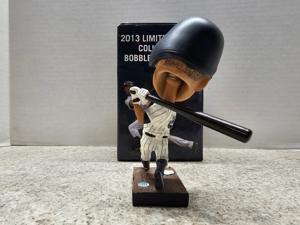 Derek Jeter New York Yankees MLB 2013 SGA Bobblehead NIB - Image 4 of 4